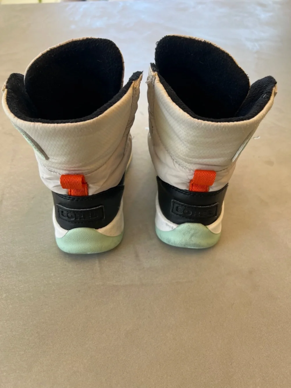 Sorel‎ toddler Whitney II Strap Snow Boots in White, Mint & Orange Size 11